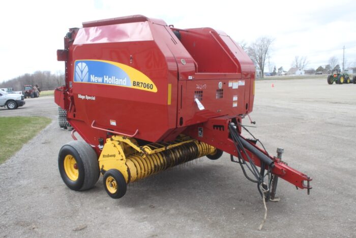New Holland BR7060 Silage Special round baler, net wrap, mega wide pickup - Image 4