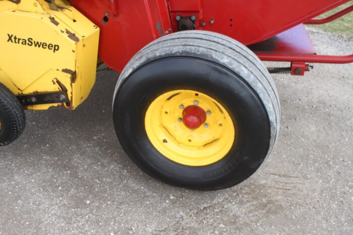 New Holland BR7060 Silage Special round baler, net wrap, mega wide pickup - Image 12