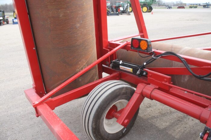 R & R 30' hydraulic land roller, lights, hwy service 12 ply tires - Image 10
