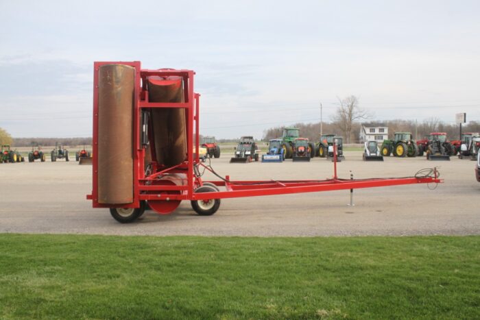 R & R 46' hydraulic double folding land roller, lights, hwy service 12 ply tires - Image 4