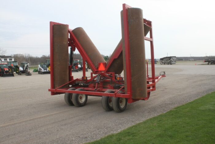 R & R 46' hydraulic double folding land roller, lights, hwy service 12 ply tires - Image 5