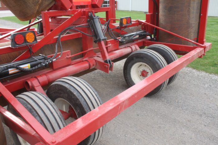 R & R 46' hydraulic double folding land roller, lights, hwy service 12 ply tires - Image 8