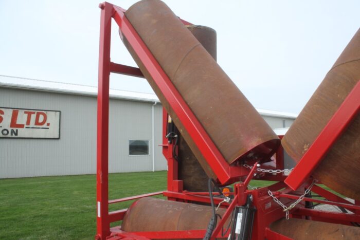 R & R 46' hydraulic double folding land roller, lights, hwy service 12 ply tires - Image 12