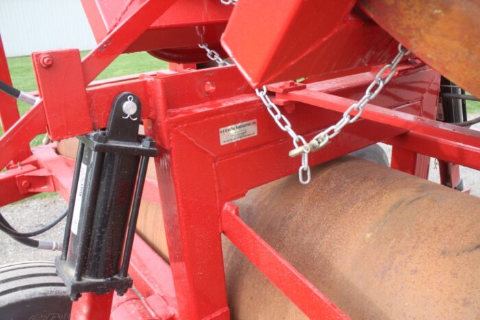 R & R 46' hydraulic double folding land roller, lights, hwy service 12 ply tires - Image 15