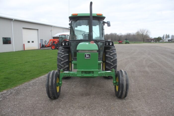 JD 2550 2wd tractor, cab, air, 2 remotes, Hi/Lo, 18.4x30, R&P axle, 3377 hours, one owner - Image 3