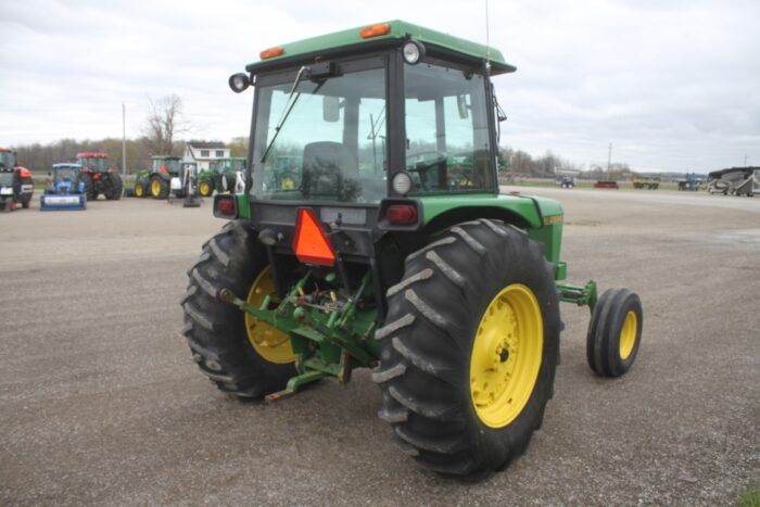 JD 2550 2wd tractor, cab, air, 2 remotes, Hi/Lo, 18.4x30, R&P axle, 3377 hours, one owner - Image 6