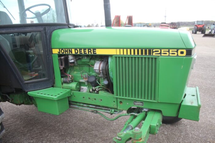 JD 2550 2wd tractor, cab, air, 2 remotes, Hi/Lo, 18.4x30, R&P axle, 3377 hours, one owner - Image 12