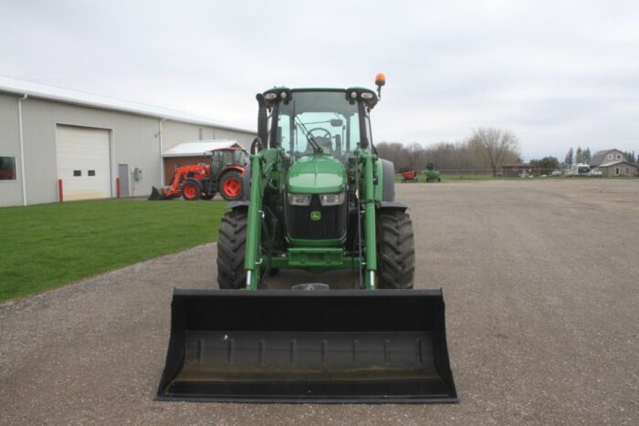 JD 5100R 4wd tractor, cab, air, 16 speed CommandQuad, 2 remotes, 480/70R34, Quicke X4S loader - Image 3