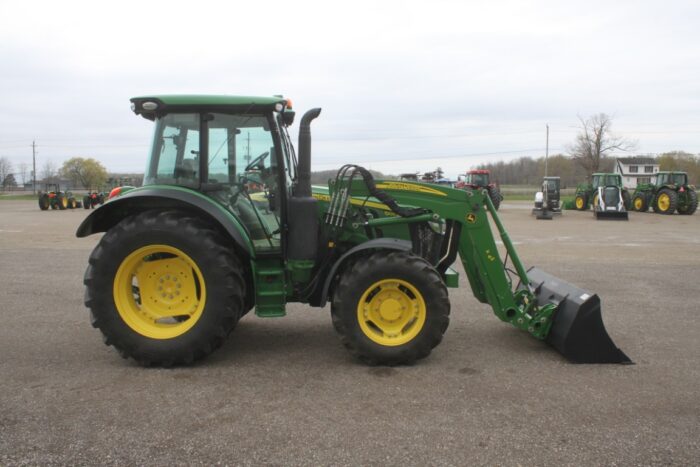 JD 5100R 4wd tractor, cab, air, 16 speed CommandQuad, 2 remotes, 480/70R34, Quicke X4S loader - Image 5