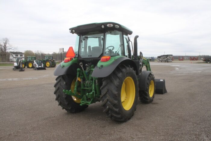 JD 5100R 4wd tractor, cab, air, 16 speed CommandQuad, 2 remotes, 480/70R34, Quicke X4S loader - Image 6