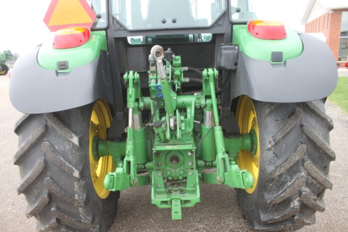 JD 5100R 4wd tractor, cab, air, 16 speed CommandQuad, 2 remotes, 480/70R34, Quicke X4S loader - Image 9