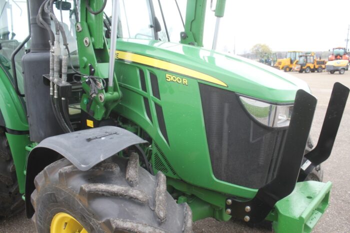 JD 5100R 4wd tractor, cab, air, 16 speed CommandQuad, 2 remotes, 480/70R34, Quicke X4S loader - Image 17
