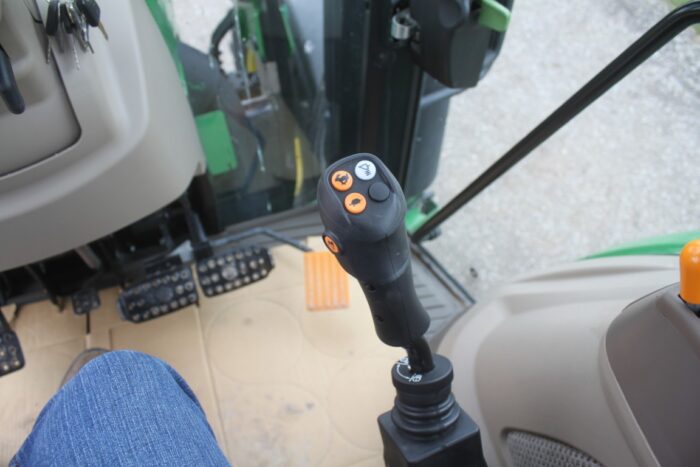 JD 5100R 4wd tractor, cab, air, 16 speed CommandQuad, 2 remotes, 480/70R34, Quicke X4S loader - Image 22