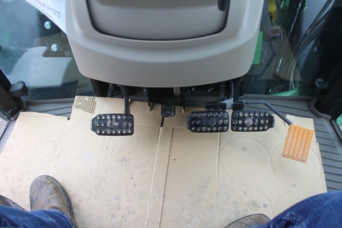 JD 5100R 4wd tractor, cab, air, 16 speed CommandQuad, 2 remotes, 480/70R34, Quicke X4S loader - Image 23