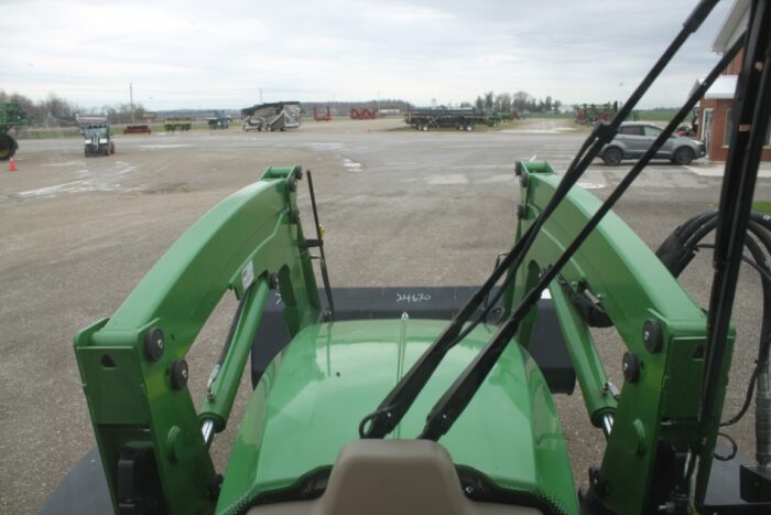 JD 5100R 4wd tractor, cab, air, 16 speed CommandQuad, 2 remotes, 480/70R34, Quicke X4S loader - Image 24