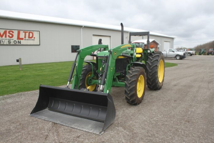 JD 2555 4wd tractor, rops, hi/lo, Alo loader, 2 remotes, 540/1000 pto capable - Image 2