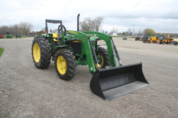 JD 2555 4wd tractor, rops, hi/lo, Alo loader, 2 remotes, 540/1000 pto capable - Image 3