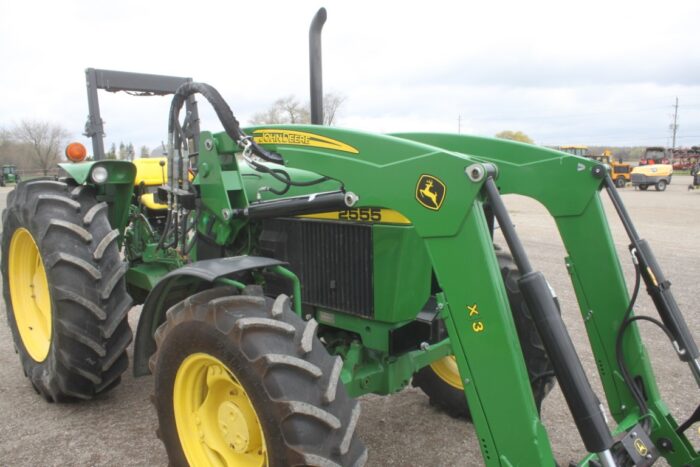 JD 2555 4wd tractor, rops, hi/lo, Alo loader, 2 remotes, 540/1000 pto capable - Image 12