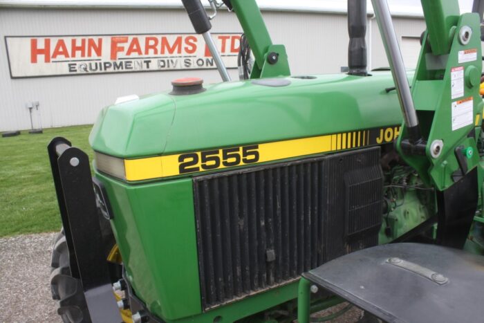 JD 2555 4wd tractor, rops, hi/lo, Alo loader, 2 remotes, 540/1000 pto capable - Image 14