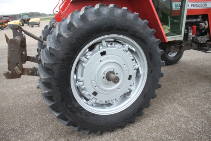 MF 3505 2wd tractor, cab, air, 18.4x38, 8 speed shuttle, 2 remotes, 3789 hours local unit - Image 10