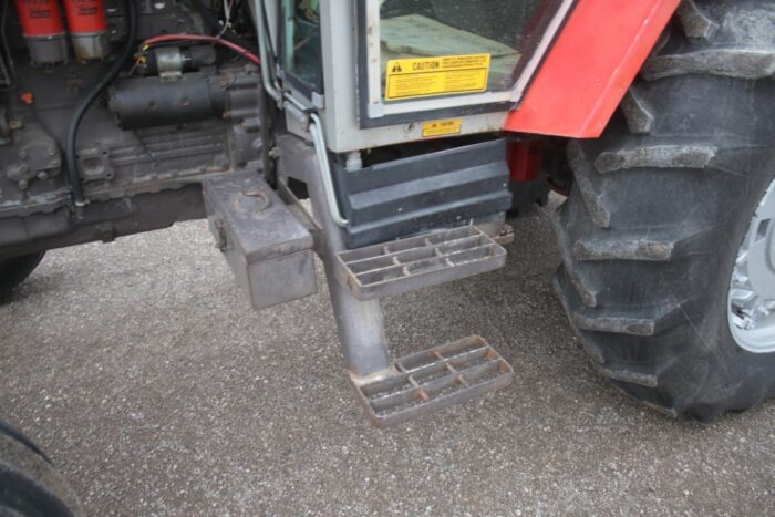 MF 3505 2wd tractor, cab, air, 18.4x38, 8 speed shuttle, 2 remotes, 3789 hours local unit - Image 16