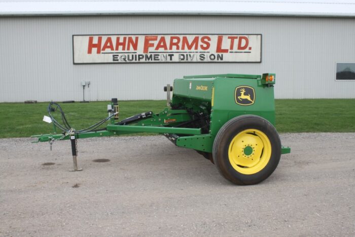 JD BD1108 13 run seed drill, double disc, light kit