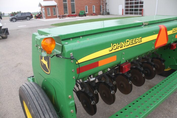 JD BD1108 13 run seed drill, double disc, light kit - Image 10