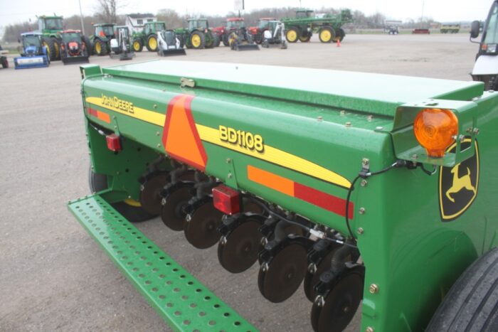 JD BD1108 13 run seed drill, double disc, light kit - Image 11