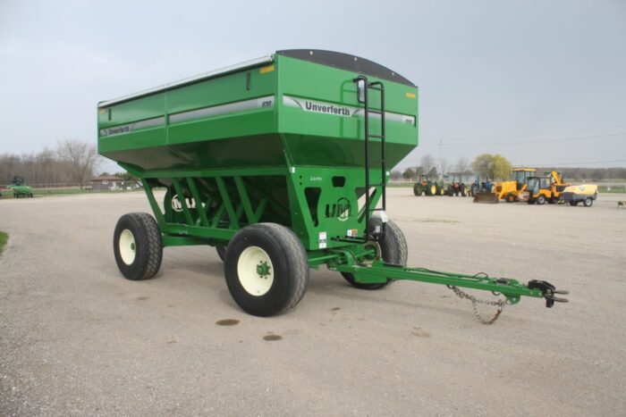 Unverferth 530 gravity wagon, tarp, brakes, HD tires, lights, low usage - Image 4