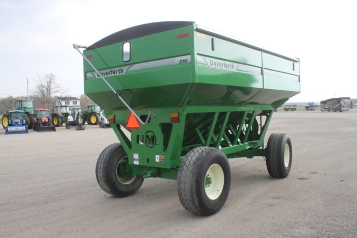 Unverferth 530 gravity wagon, tarp, brakes, HD tires, lights, low usage - Image 6
