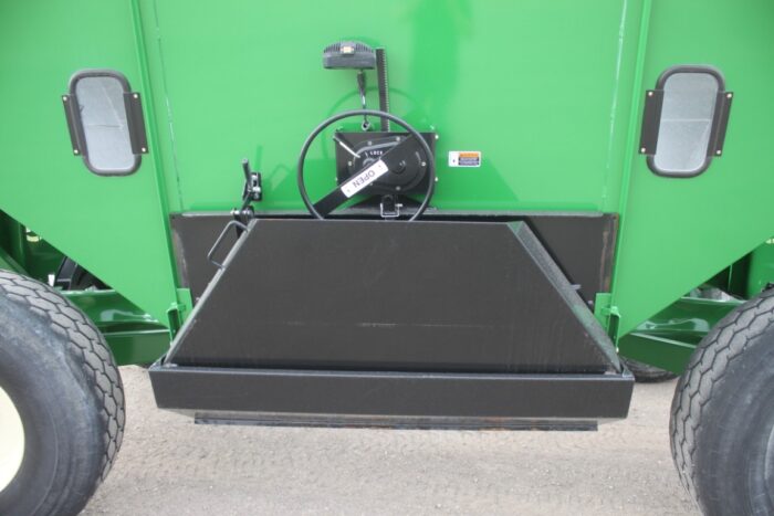 Unverferth 530 gravity wagon, tarp, brakes, HD tires, lights, low usage - Image 14