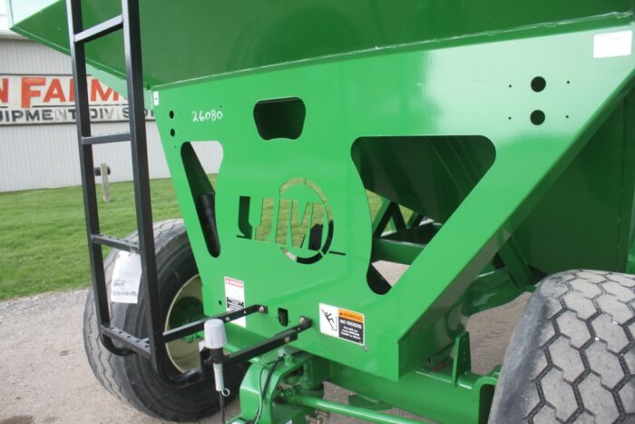 Unverferth 530 gravity wagon, tarp, brakes, HD tires, lights, low usage - Image 16