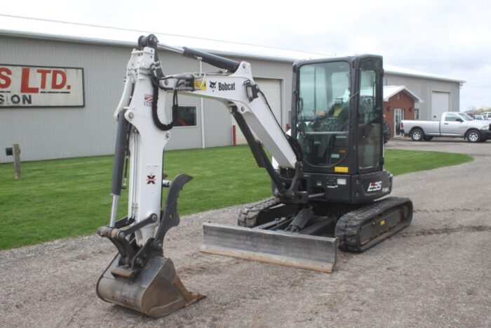 Bobcat E35 excavator, cab, air, thumb, angle blade, extendable arm - Image 2