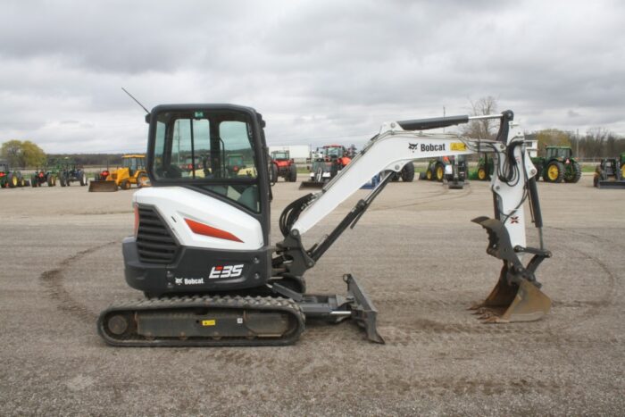Bobcat E35 excavator, cab, air, thumb, angle blade, extendable arm - Image 5