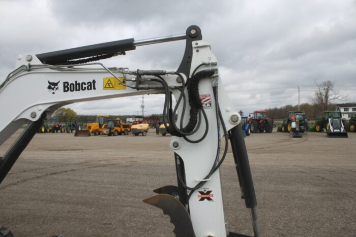Bobcat E35 excavator, cab, air, thumb, angle blade, extendable arm - Image 14