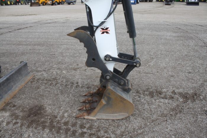 Bobcat E35 excavator, cab, air, thumb, angle blade, extendable arm - Image 15