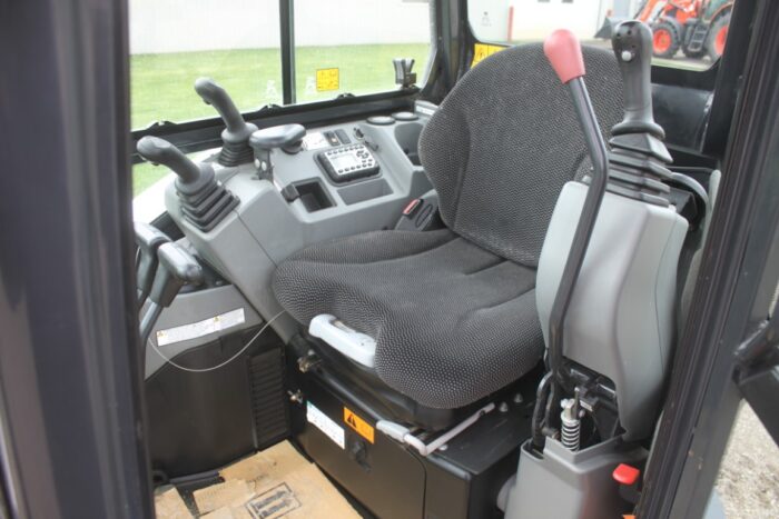 Bobcat E35 excavator, cab, air, thumb, angle blade, extendable arm - Image 22