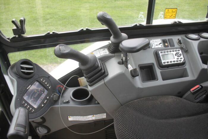 Bobcat E35 excavator, cab, air, thumb, angle blade, extendable arm - Image 23
