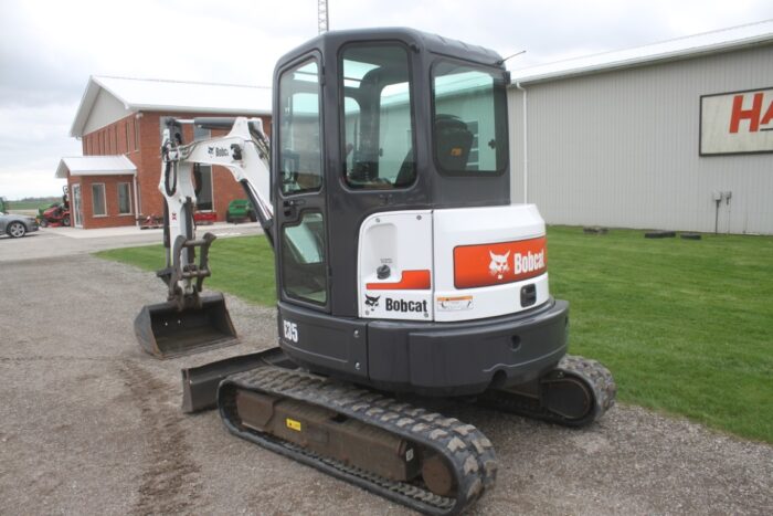 Bobcat E35 excavator, cab, air, hydraulic thumb, extendable stick, dozer blade, 2200 hours - Image 7