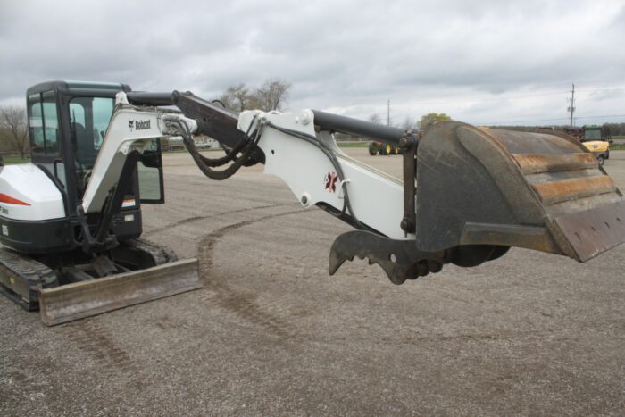 Bobcat E35 excavator, cab, air, hydraulic thumb, extendable stick, dozer blade, 2200 hours - Image 20