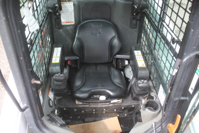 Bobcat T590 track skidsteer, cab, air, hydraulic coupler, 1640 hours - Image 15