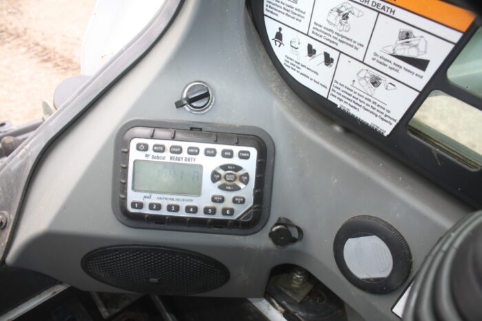 Bobcat T590 track skidsteer, cab, air, hydraulic coupler, 1640 hours - Image 17