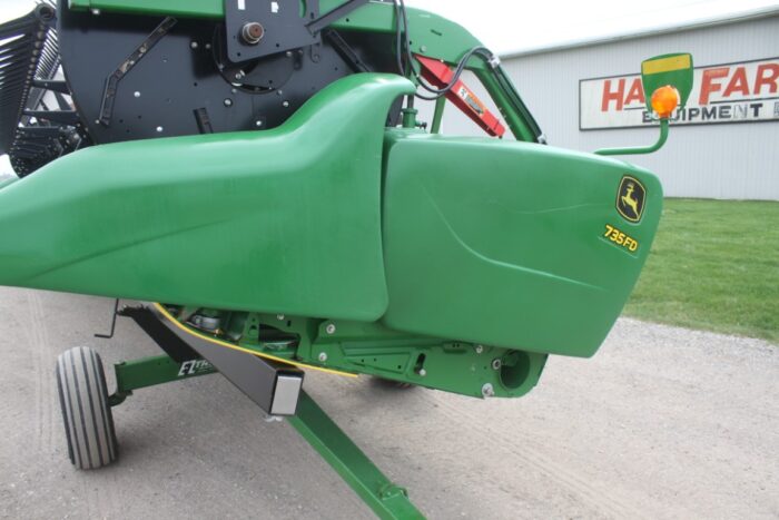 JD 735FD 35' flex draper head, flip over reel, dual knife drive, hydraulic fore/aft - Image 9
