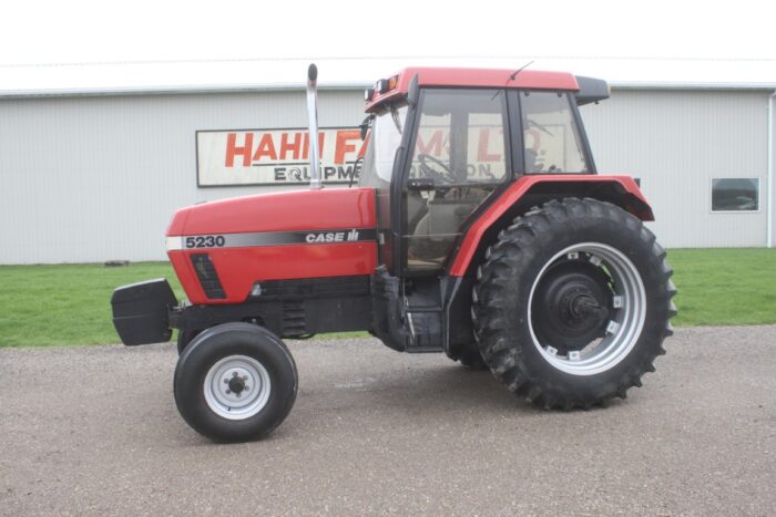 Case/Int 5230 2wd tractor, cab, air, powershift 4,600 hours