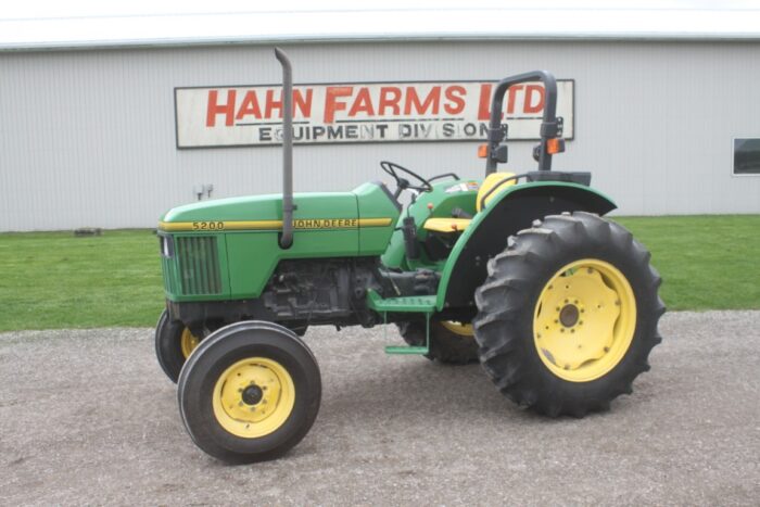 JD 5200 2wd tractor, rops, 2 sets of remotes, only 734 hours, local estate