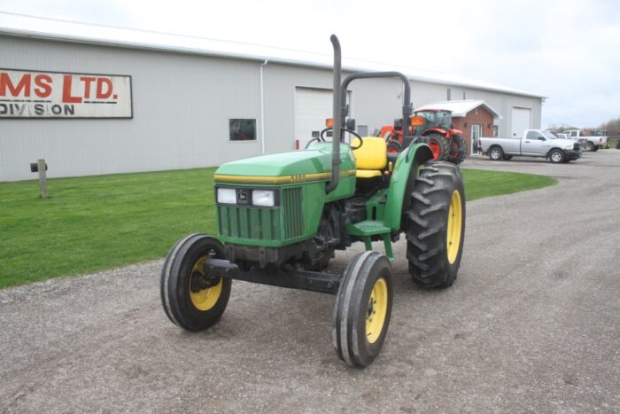 JD 5200 2wd tractor, rops, 2 sets of remotes, only 734 hours, local estate - Image 2
