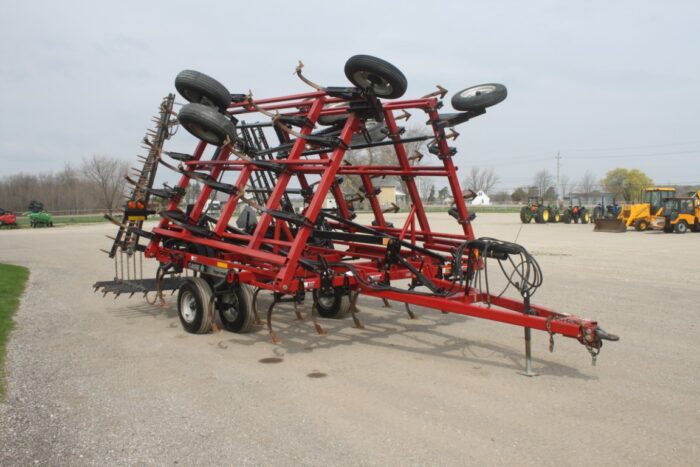 Case/Int Tigermate II 26-1/2' cultivator, C-shank, 5 bar Remlinger floating spike harrow, rear hitch and hydraulics - Image 4