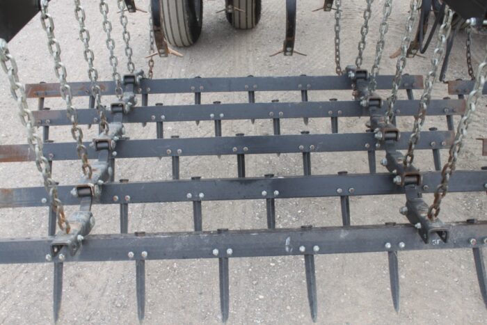 Case/Int Tigermate II 26-1/2' cultivator, C-shank, 5 bar Remlinger floating spike harrow, rear hitch and hydraulics - Image 10