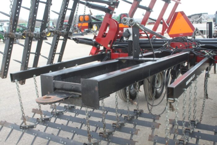 Case/Int Tigermate II 26-1/2' cultivator, C-shank, 5 bar Remlinger floating spike harrow, rear hitch and hydraulics - Image 12