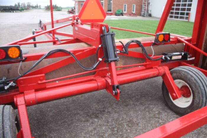 R & R 32' hydraulic land roller, lights, hwy service 12 ply tires - Image 12